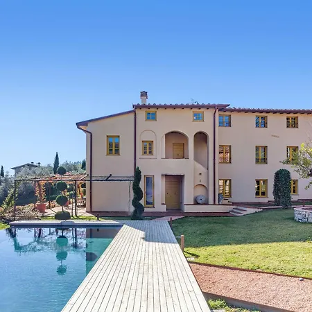 Spacious In Tuscan Countryside لوكا