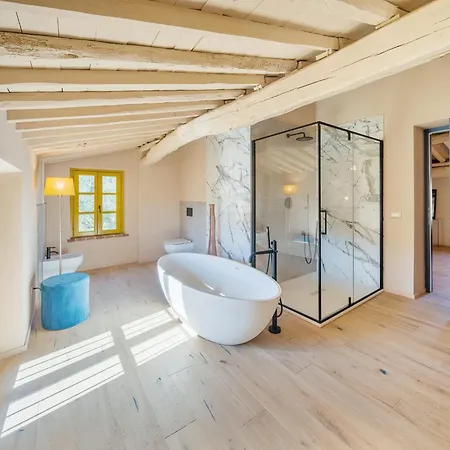 Spacious In Tuscan Countryside فيلة لوكا