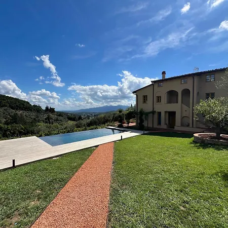 Spacious In Tuscan Countryside فيلة
