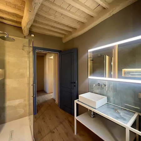 Spacious In Tuscan Countryside فيلة لوكا