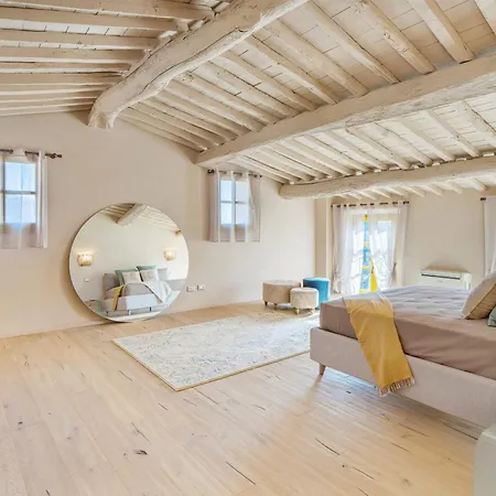 فيلة Spacious In Tuscan Countryside *