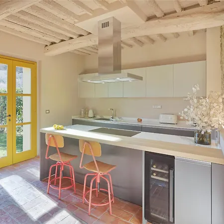 Spacious In Tuscan Countryside فيلة لوكا