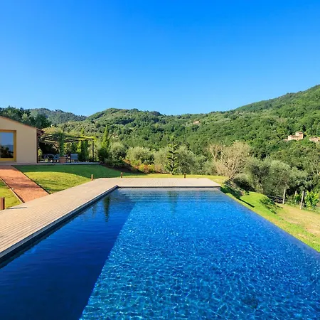 فيلة Spacious In Tuscan Countryside