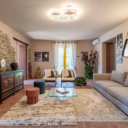 Spacious In Tuscan Countryside فيلة